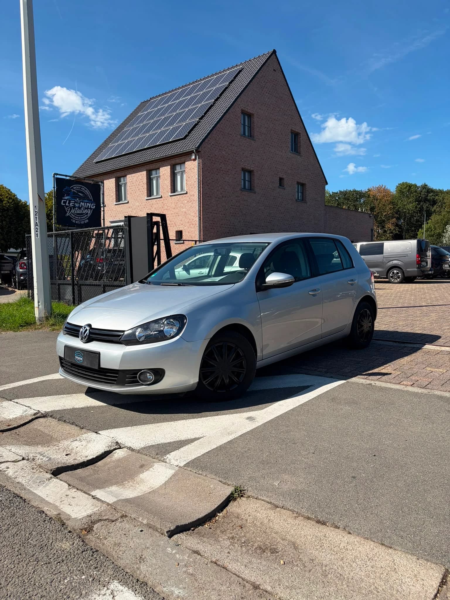 Volkswagen Golf VI Trendline Benzine tweedehands te koop bij YOUR MOTORS Sint-Niklaas — foto 2
