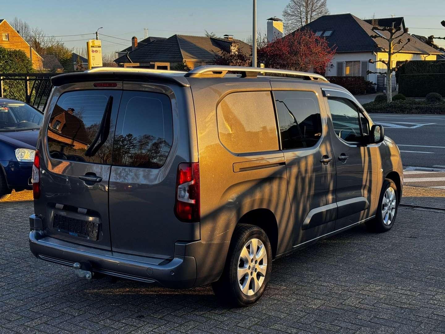 Opel Combo Cargo 1.5 D EHZ Automaat 5 Zits Lichte Vracht - Detail 4