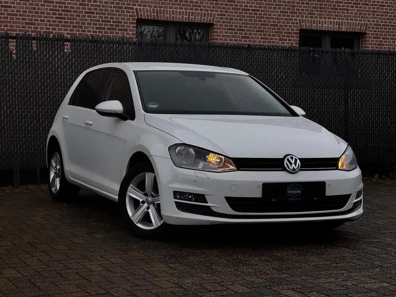 Volkswagen Golf VII Comfortline BlueMotion Tech 2013 - YOUR MOTORS