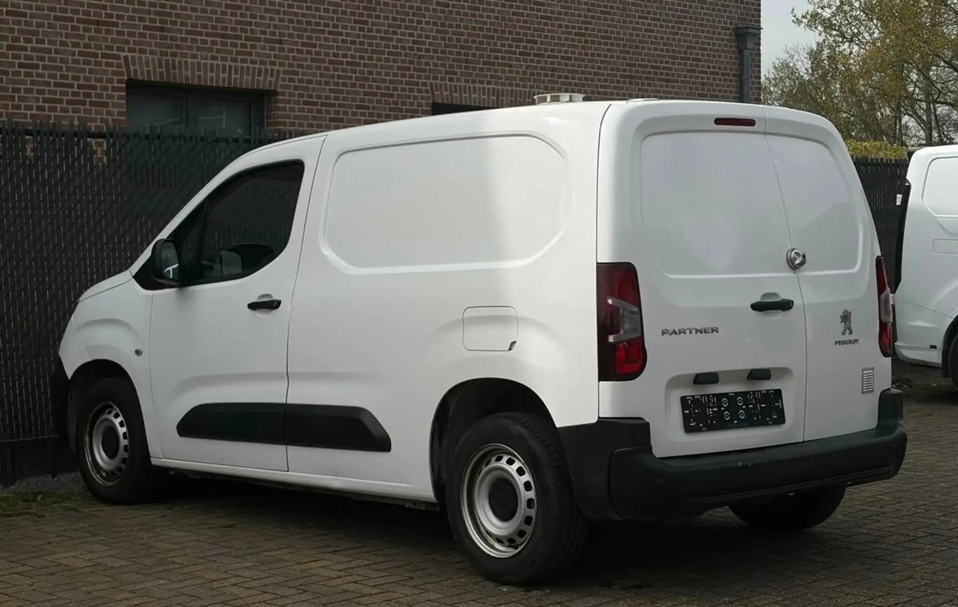 Peugeot Partner 1.5 PREMIUM L1 53DKM LV 2021 - Detail 4