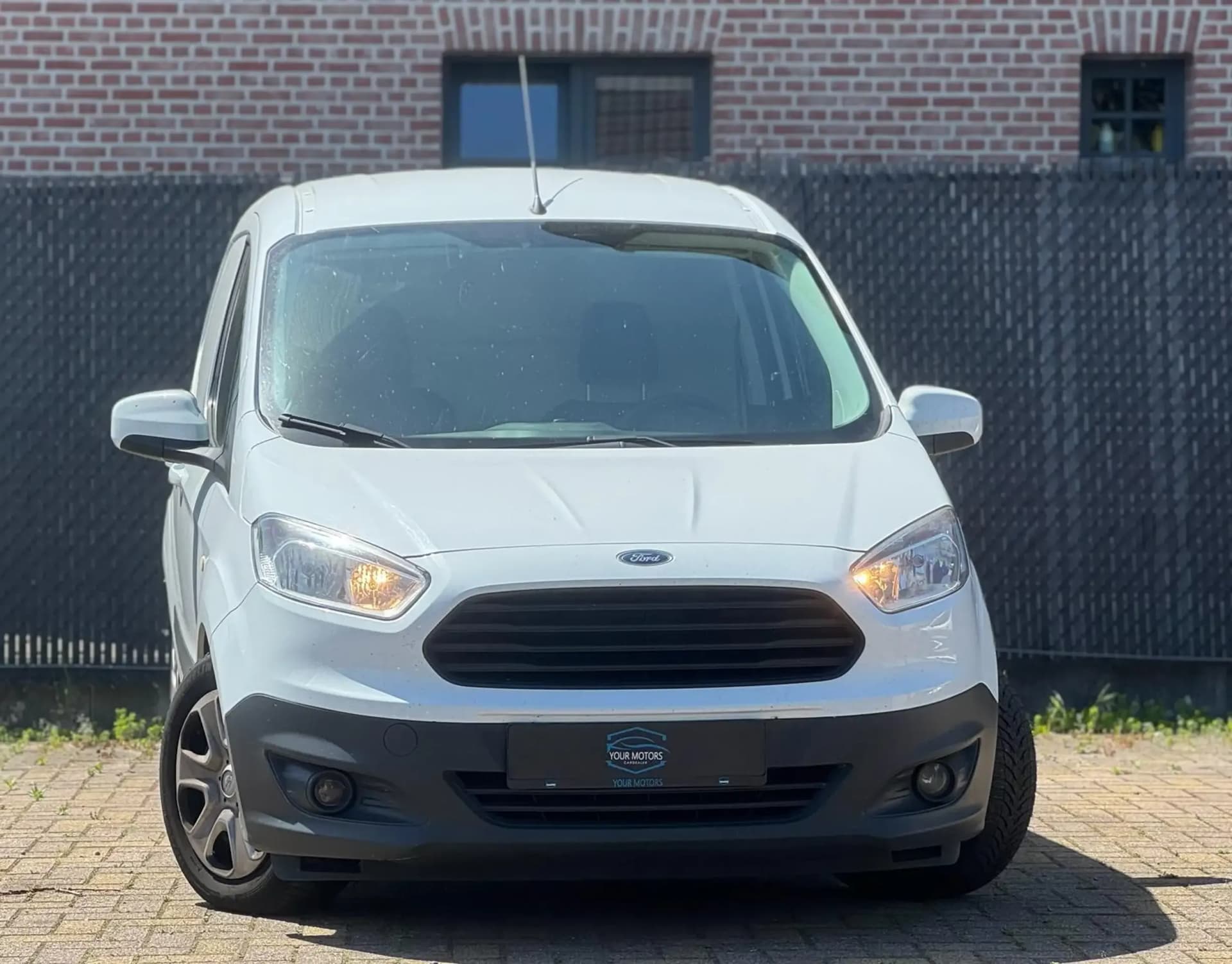 FORD TRANSIT COURIER 2017 EURO6b 99DKM GEKEURD - Main