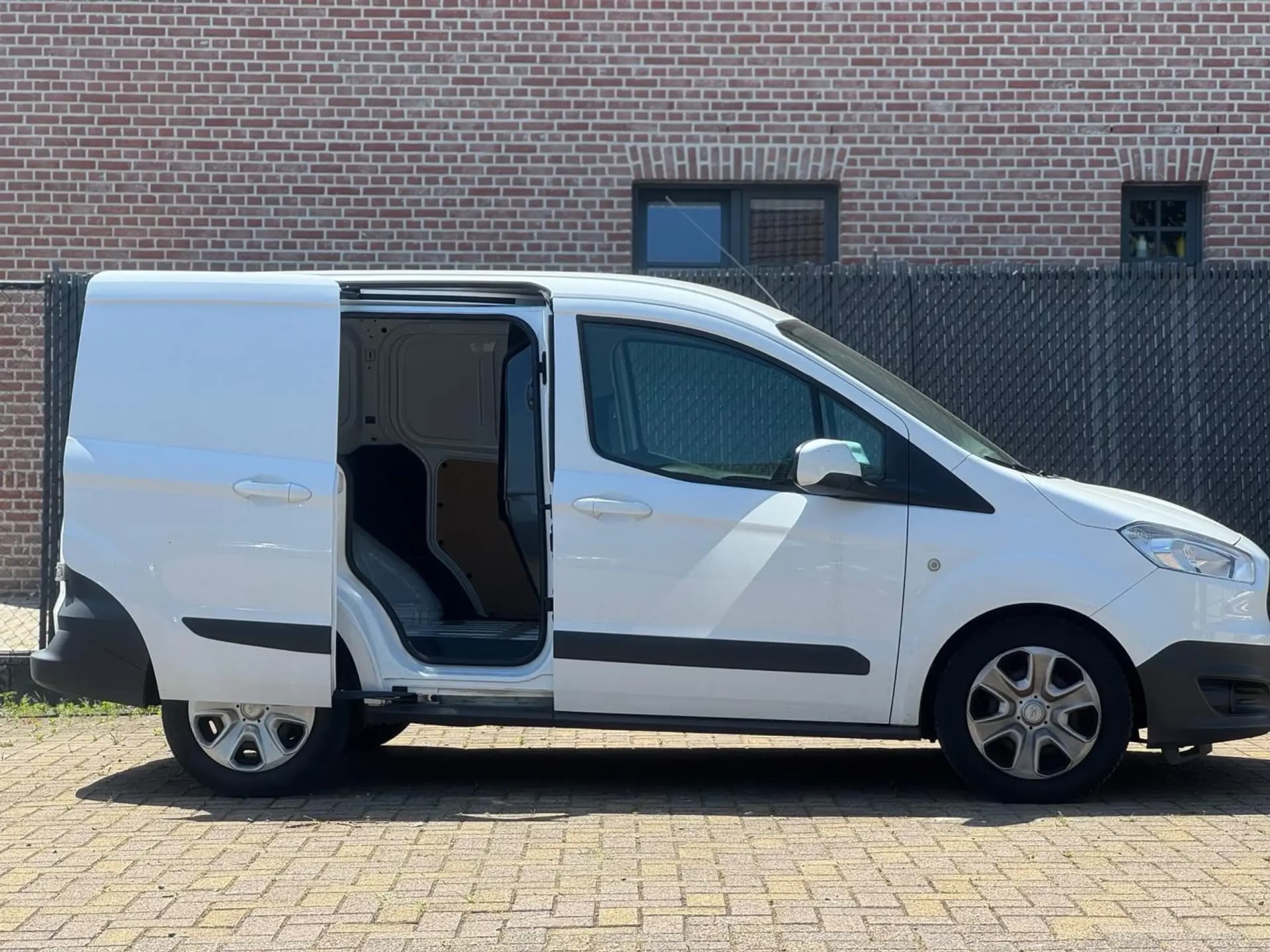 FORD TRANSIT COURIER 2017 EURO6b 99DKM GEKEURD - Detail 4
