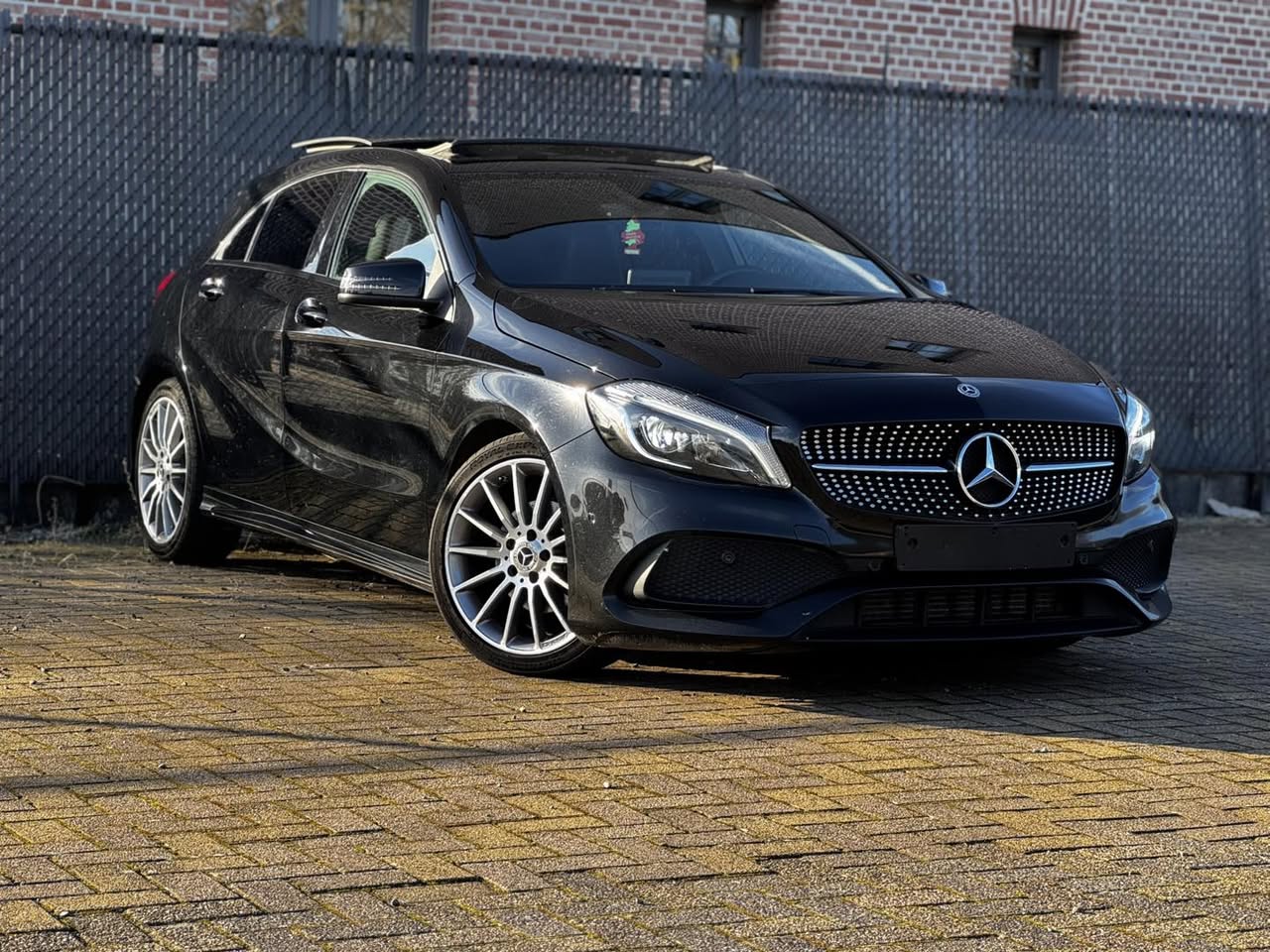 Mercedes Benz A200 AMG Line - Verkocht - YOUR MOTORS